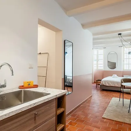 Plein Coeur Historique Vieille Apartment *